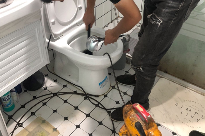 招远马桶堵塞自己疏通还是找师傅?专业上门服务让你省时更省心